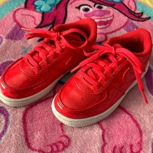 Toddler Nike sneakers change color in sunlight